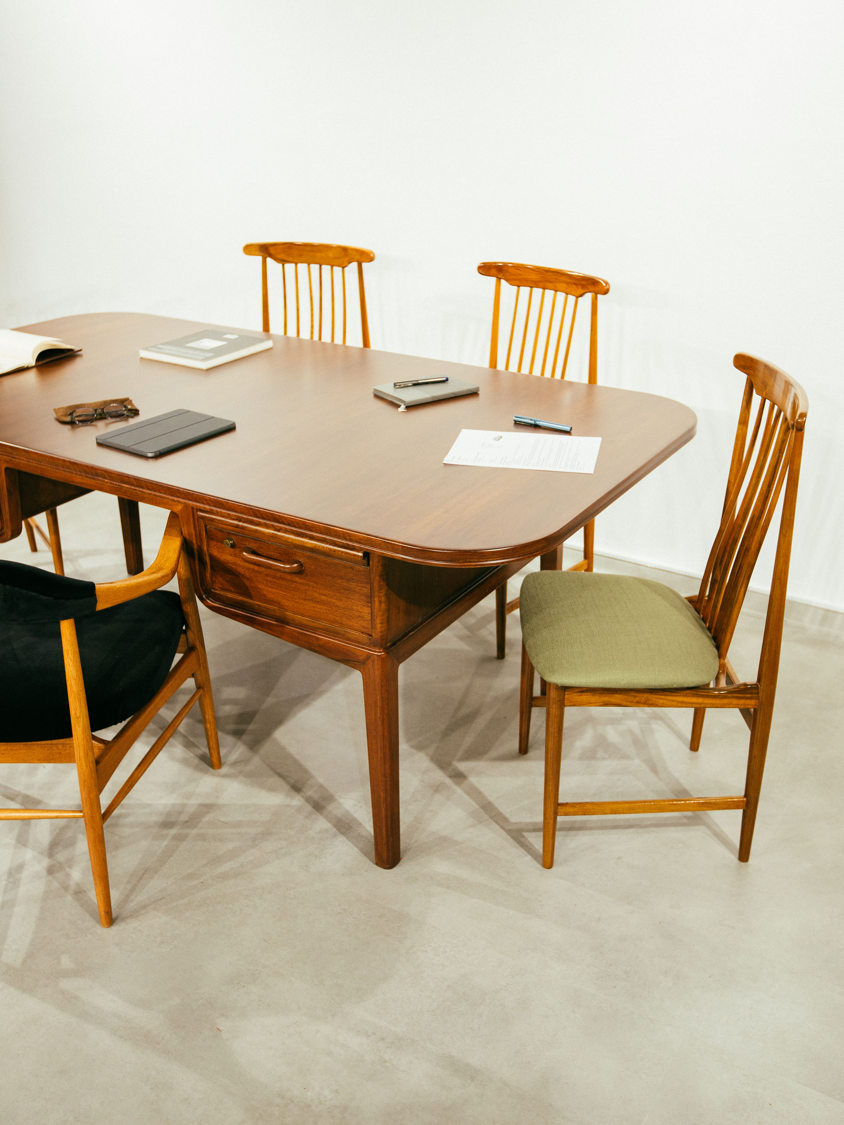 A Kågens Industrier AB marka , 1960s, maun ağacı yazı masası 